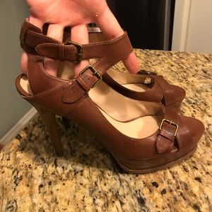 GUESS brown heels